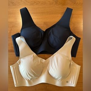 Honeylove V neck bra, black (vamp) & beige (sand) 1X.